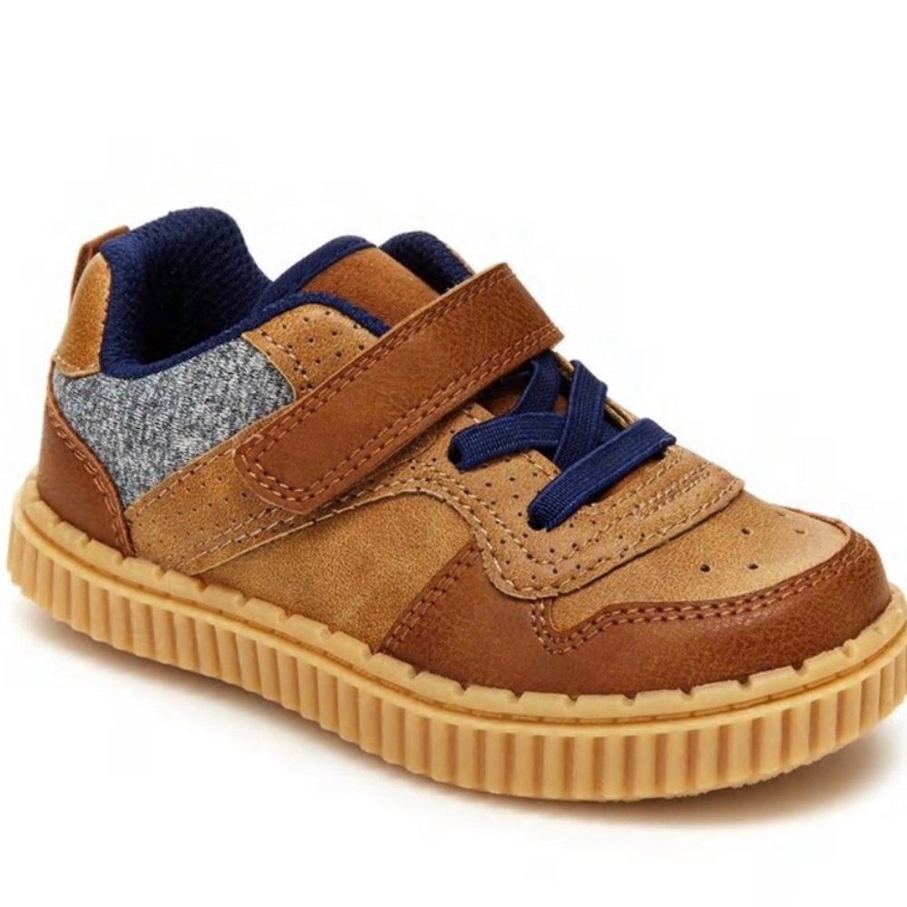 Oshkosh B’gosh Atkin Sneaker like new.